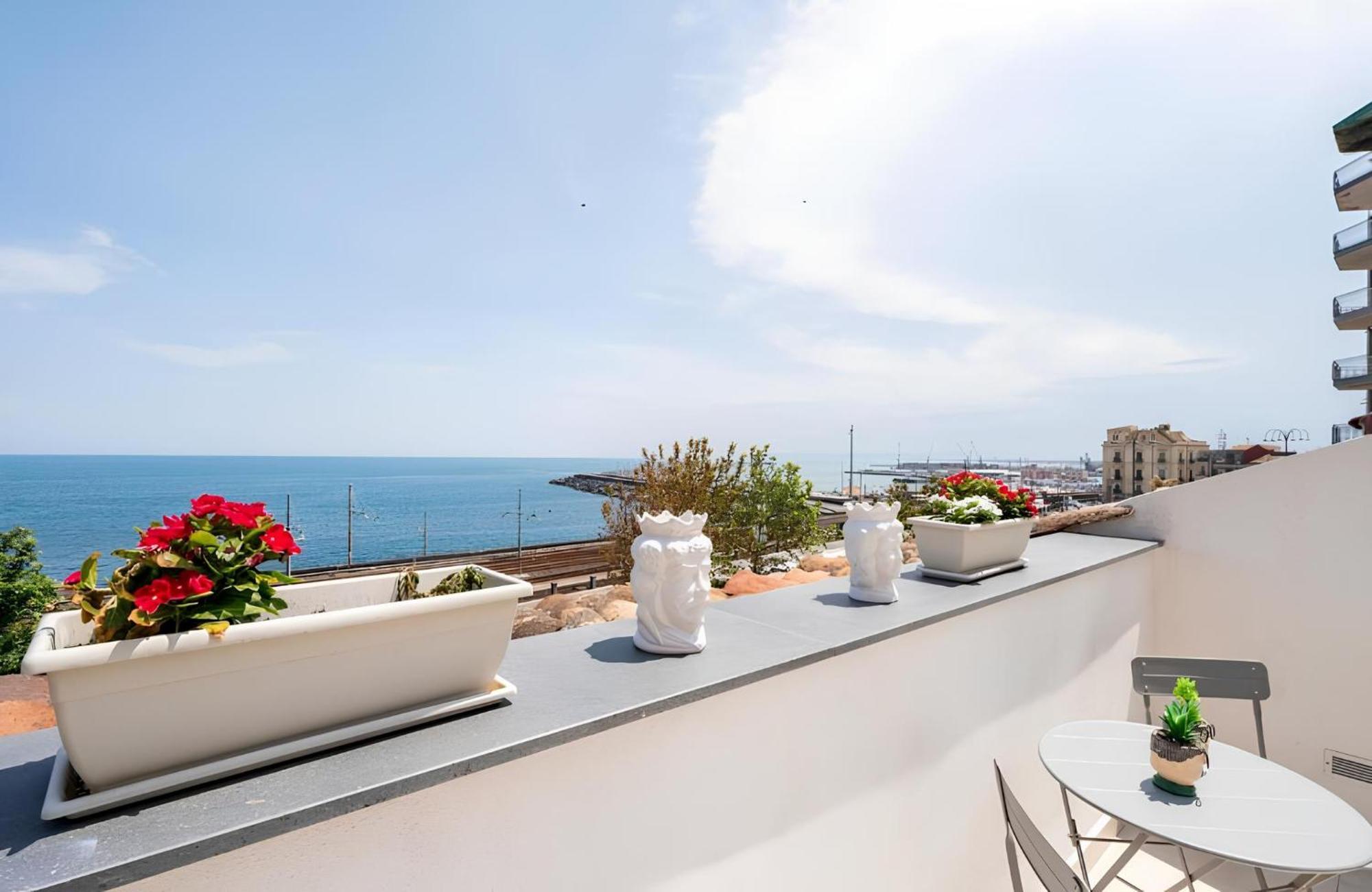 Mare Damuri Con Terrazza Vista Mare Lägenhet Catania Exteriör bild