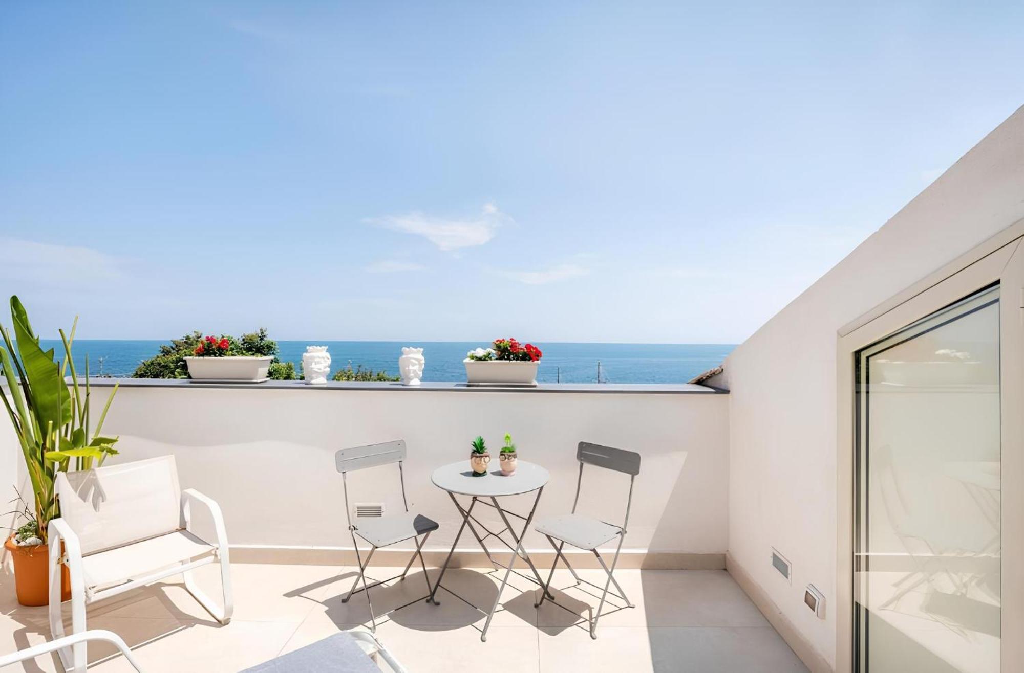 Mare Damuri Con Terrazza Vista Mare Lägenhet Catania Exteriör bild